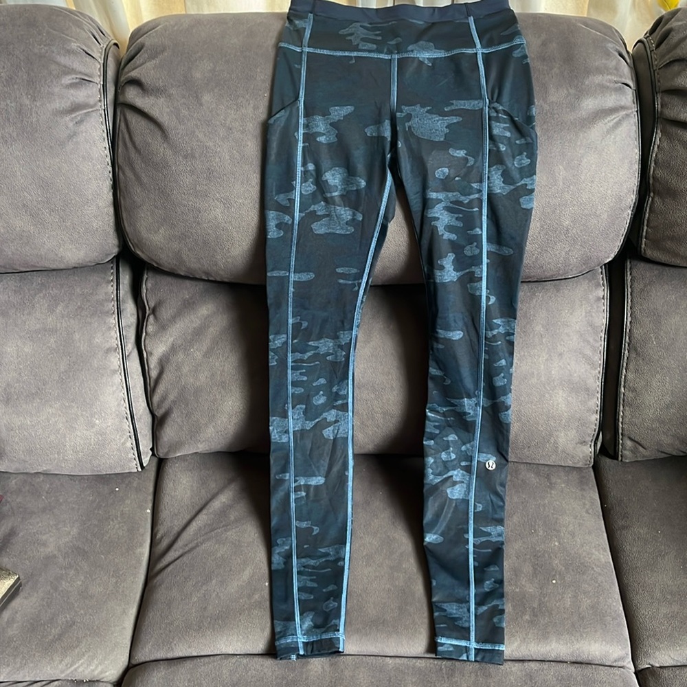 Lululemon size 2 fast and feee high rise tights with 3 pockets 28” inseam